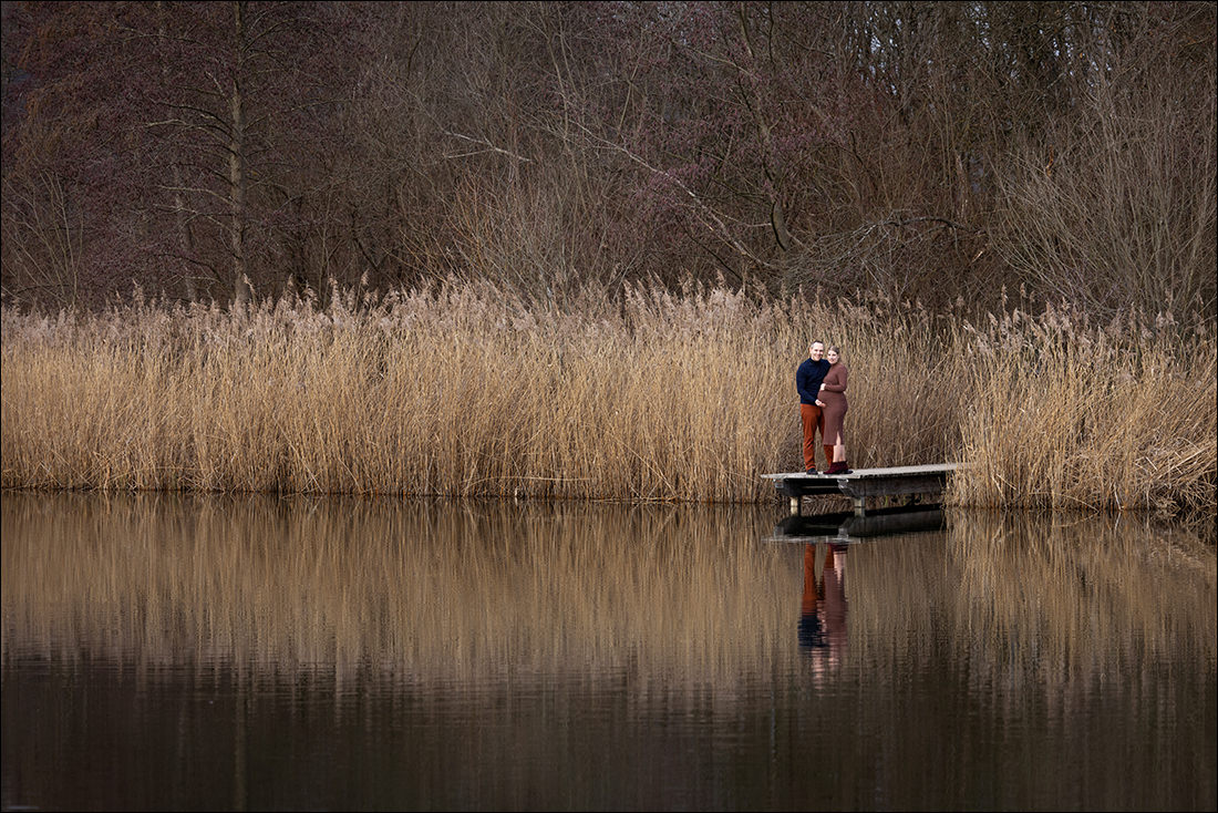 Babybauch Fotoshooting am See im Winter